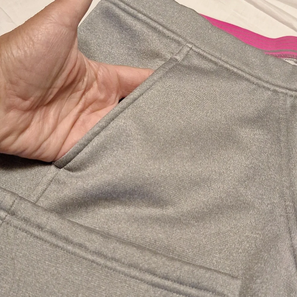 UNDER ARMOUR MEDIUM ATHLETIC PANTS. - Picture 6 of 7